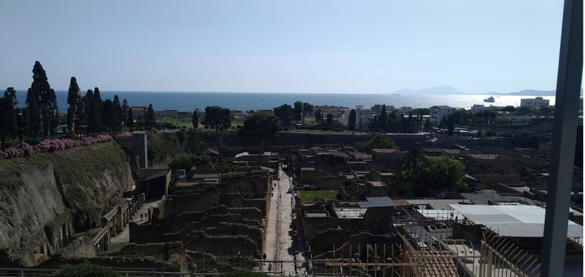 meravigliosa vista degli scavi di Ercolano da Decumano Massimo